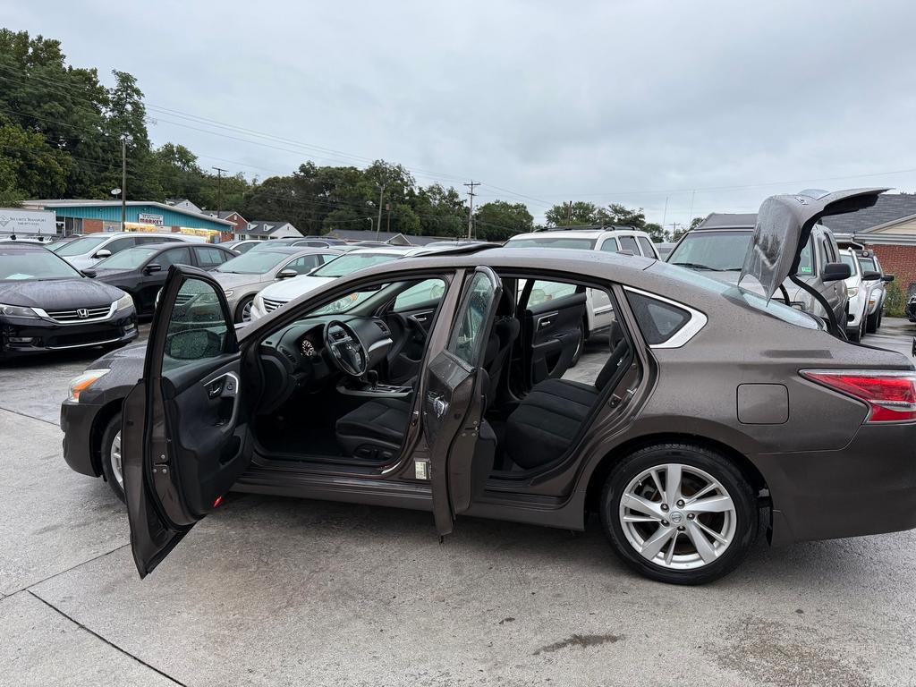 2015 Nissan Altima SV - Photo 11