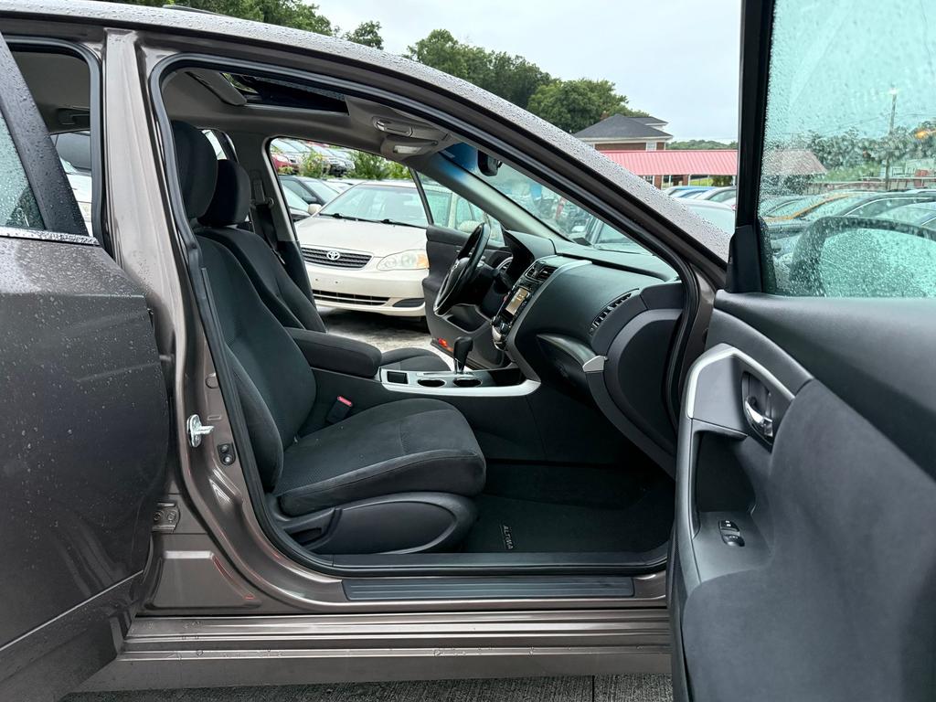2015 Nissan Altima SV - Photo 23