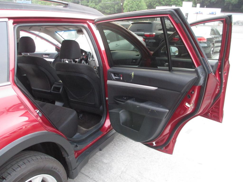 2013 Subaru Outback Premium - Photo 25
