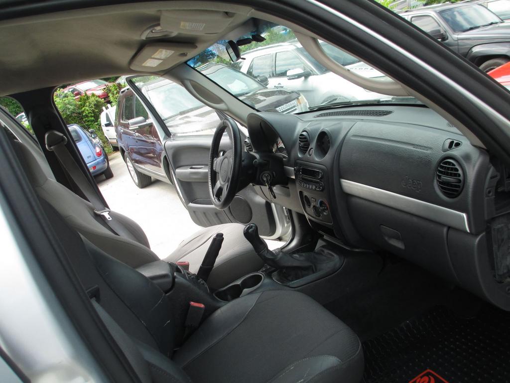 2003 Jeep Liberty Renegade - Photo 23