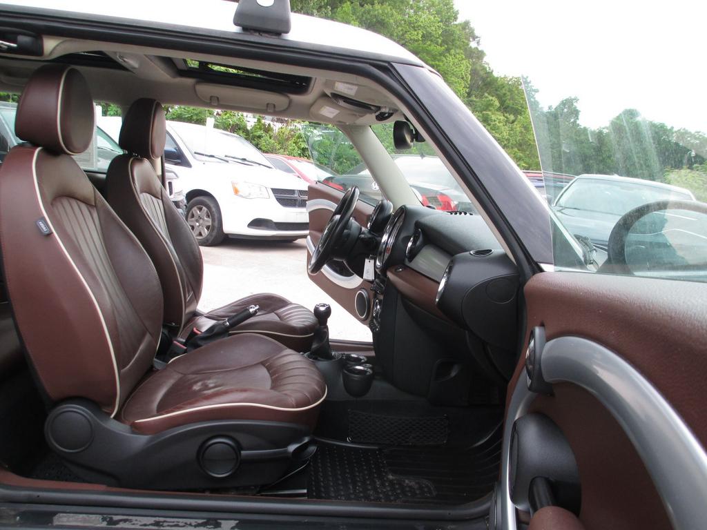 2011 MINI Cooper Base - Photo 24